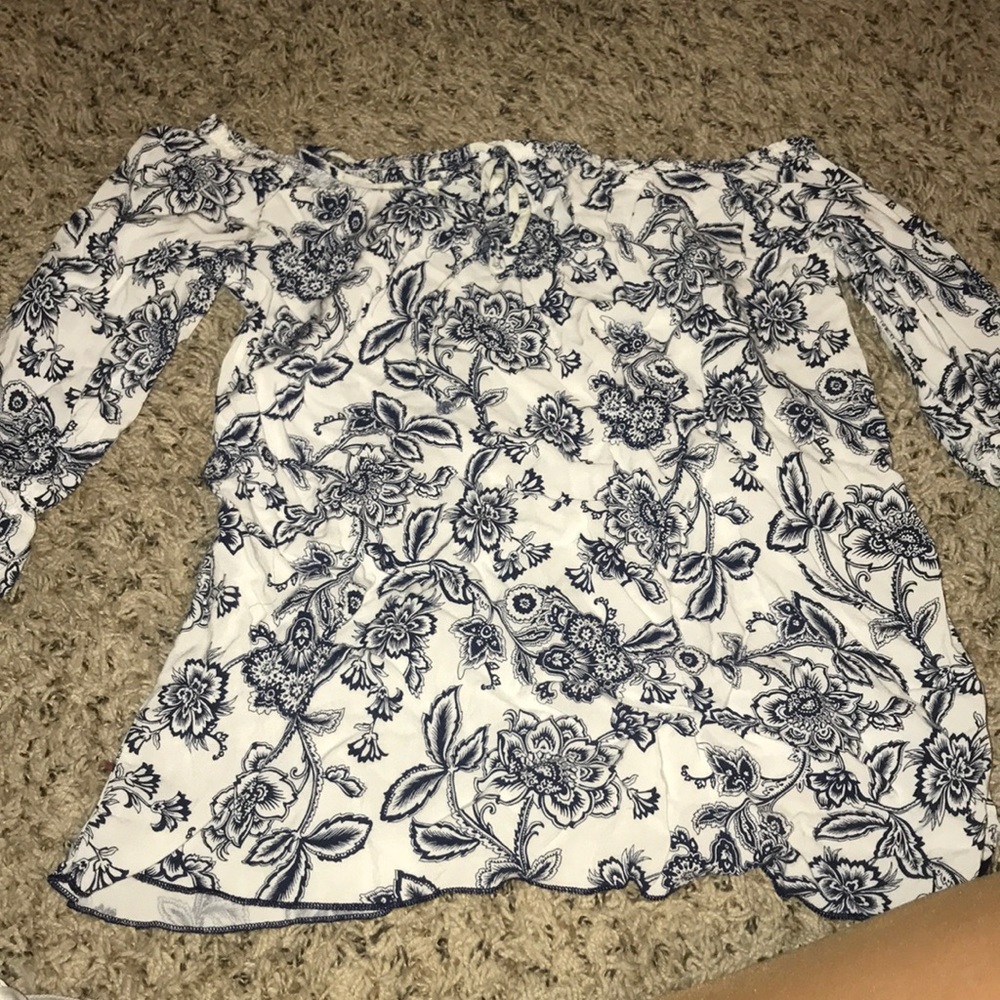 Gypsy, Off Shoulder - Picture 2 of 2